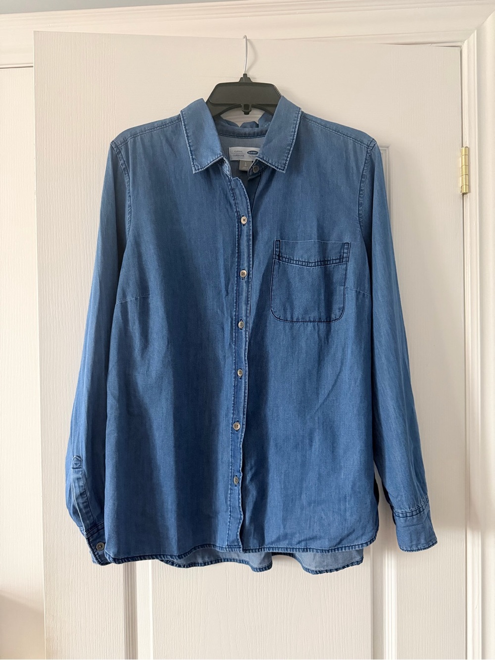 100% Cotton Old Navy Medium Wash Blue Denim Button-Down Shirt Size L